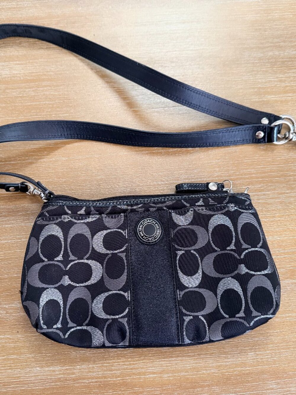 Coach Black & Silver Signature C Wristlet Crossbody Bag + 40" Strap EUC